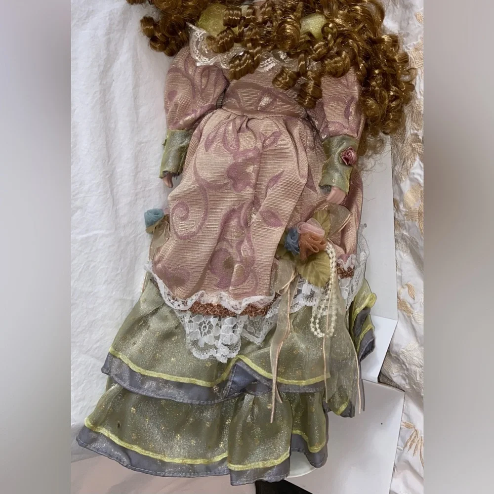 NWOT Fancy Porcelain Doll“All Dressed To The Nines”Very Well Outfitted-CityGirl🎄
